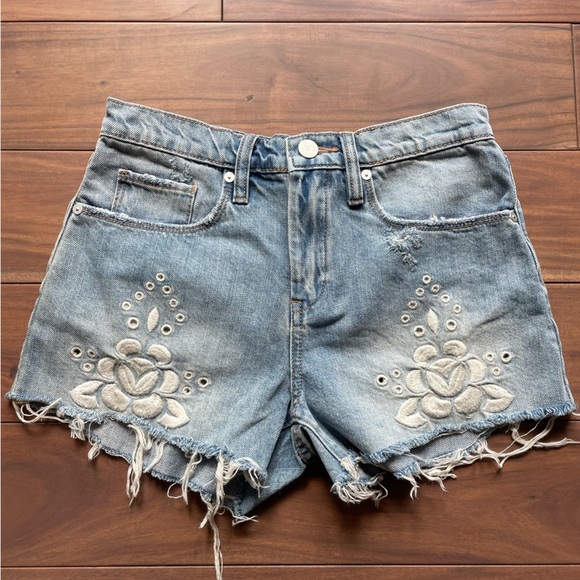 Chelsea & Violet Floral Frayed Hem Denim Shorts Size 25 - Picture 1 of 7